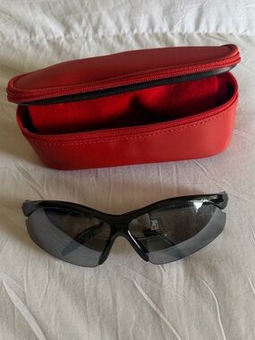 90s Sport Wrap X-Ray Sunglasses with Case - black/ red